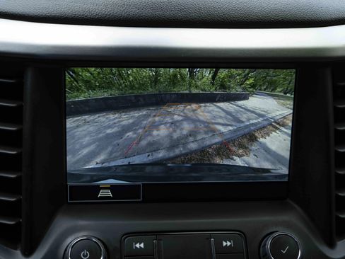 Used 2023 GMC Acadia SLT image 32