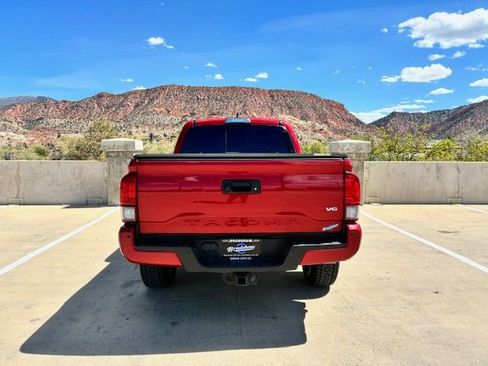 Used 2018 Toyota Tacoma TRD Sport w/ Technology Package image 7