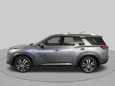 Certified 2025 Nissan Pathfinder Platinum w/ Cargo Package AWD/4WD image 32