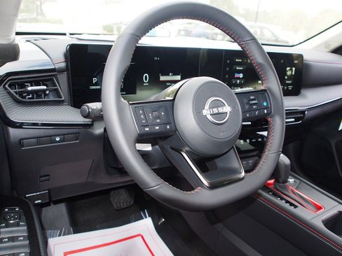 Used 2025 Nissan Kicks SR image 14