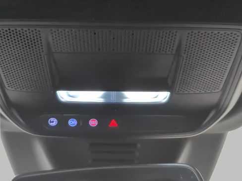 Used 2025 Chevrolet Equinox EV RS FWD image 18