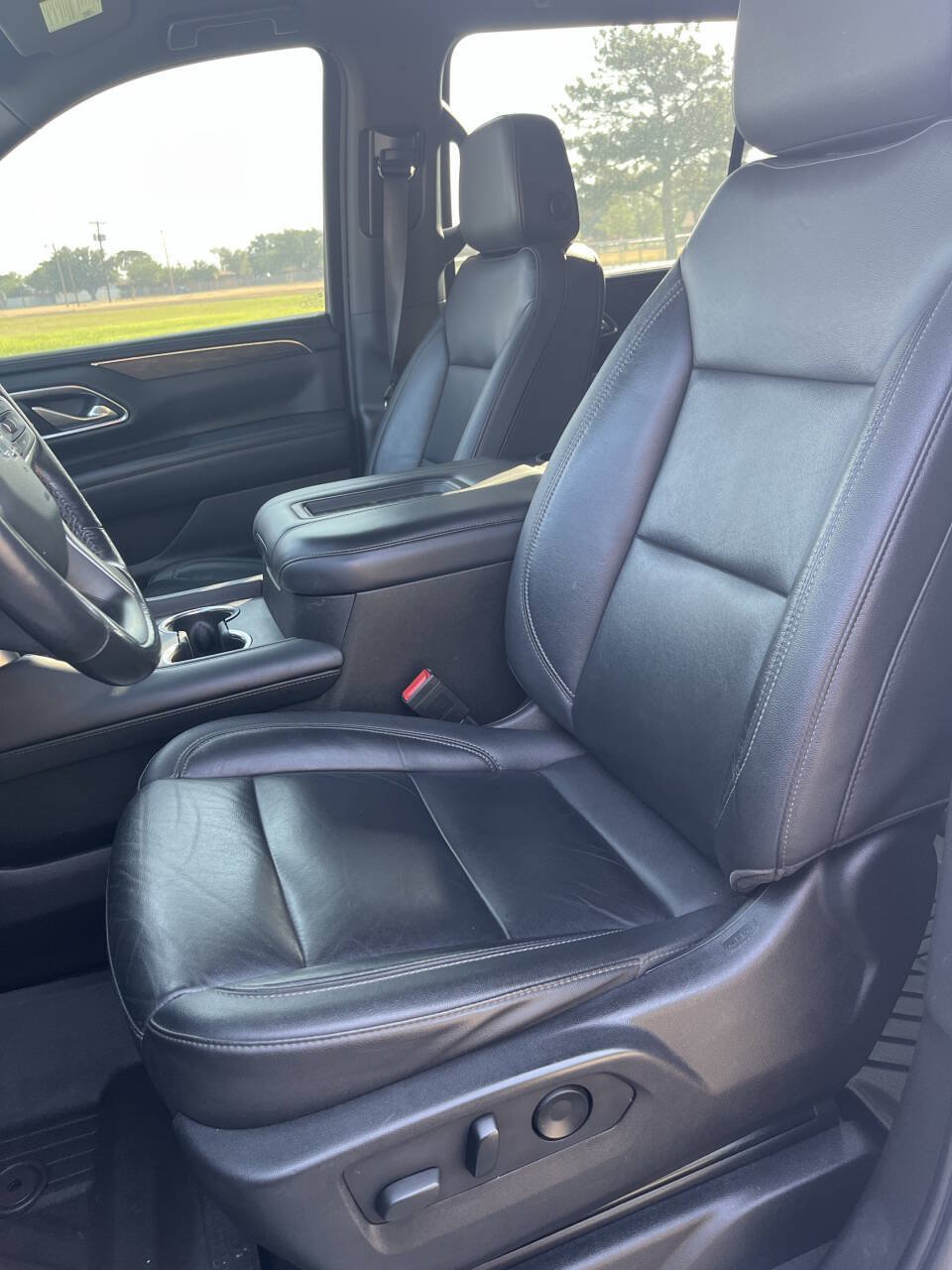 Used 2021 Chevrolet Suburban Z71 w/ Luxury Package AWD/4WD image 12