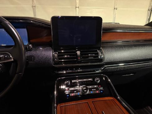 Used 2020 Lincoln Navigator Reserve w/ Equipment Group 208A Reserve AWD/4WD image 16
