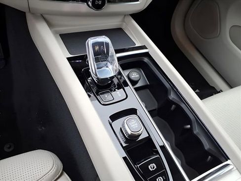 New 2026 Volvo XC60 B5 Ultra w/ Protection Package Premier image 20