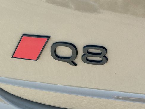 Used 2025 Audi Q8 Prestige image 10