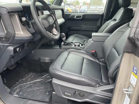 New 2026 Ford Bronco Outer Banks w/ Black Appearance Package AWD/4WD image 9