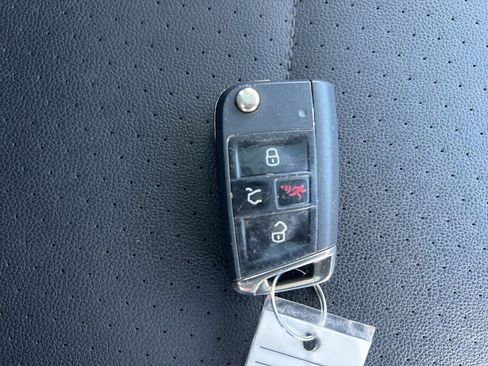 Used 2019 Volkswagen Tiguan SE image 27