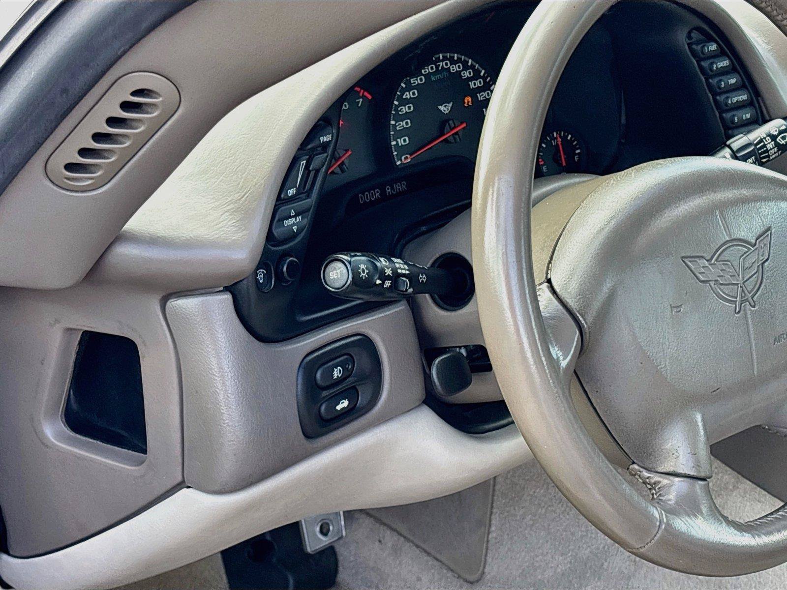Used 2004 Chevrolet Corvette Coupe w/ Preferred Equipment Group RWD image 10