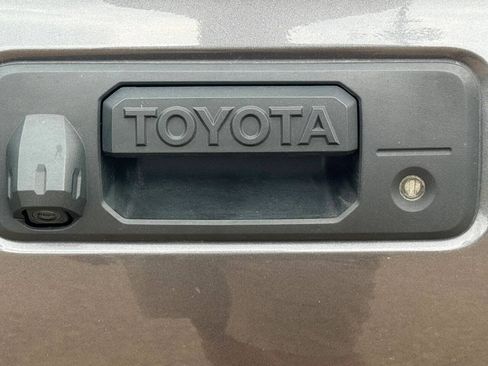 Used 2019 Toyota Tacoma TRD Off-Road w/ TRD Premium Off Road Package AWD/4WD image 28