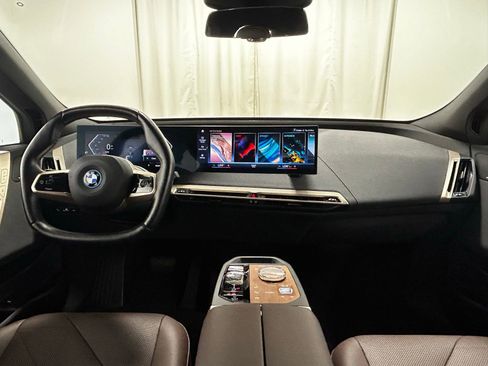 Used 2023 BMW iX xDrive50 w/ Premium Package AWD/4WD image 8