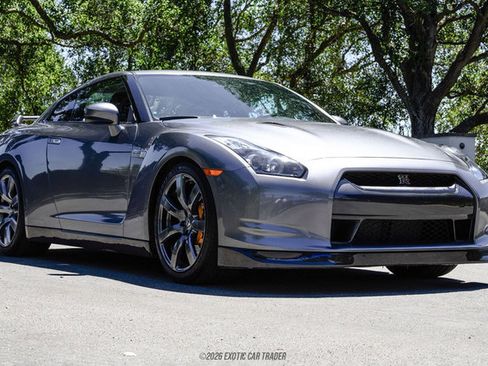 Used 2011 Nissan GT-R Premium AWD/4WD image 12
