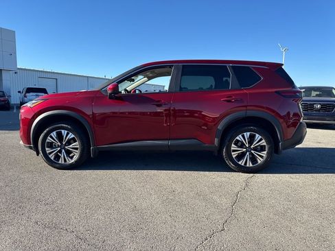 Used 2023 Nissan Rogue SV image 2