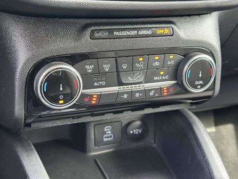 Used 2022 Ford Escape SE w/ Cold Weather Package FWD image 19