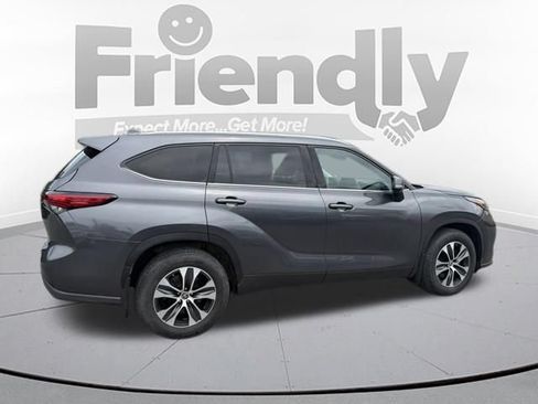 Used 2021 Toyota Highlander XLE AWD/4WD image 9