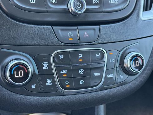 Used 2025 Chevrolet Malibu LT image 32