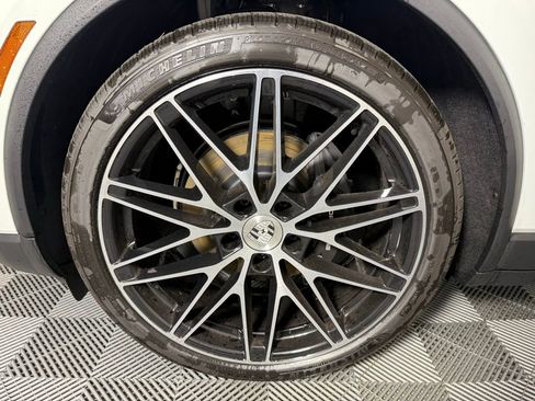 New 2025 Porsche Macan 4 Electric image 11