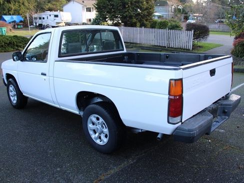Used 1996 Nissan Pickup XE image 4
