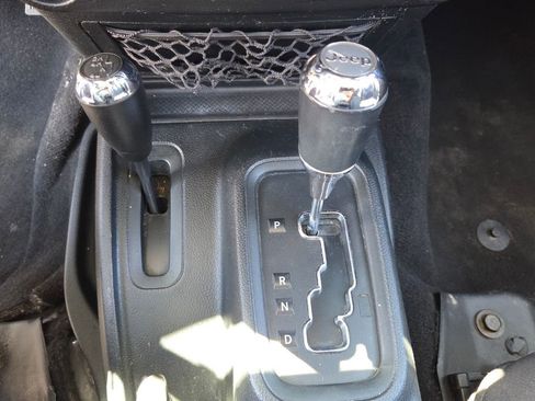 Used 2018 Jeep Wrangler Unlimited Sport S image 19