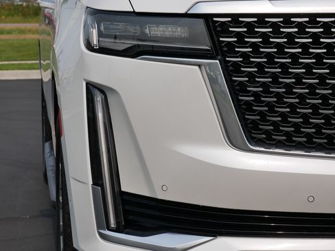 Certified 2023 Cadillac Escalade Premium Luxury AWD/4WD image 15