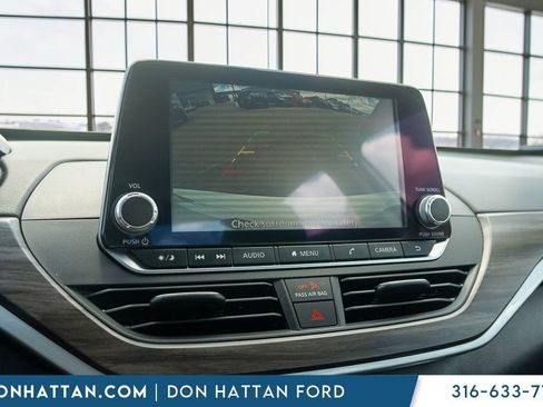 Used 2025 Nissan Altima 2.5 SV FWD image 10
