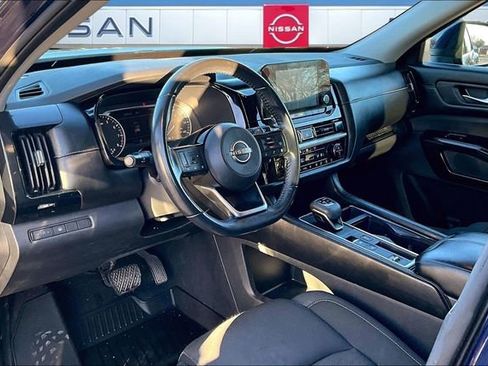 Used 2022 Nissan Pathfinder SV image 14