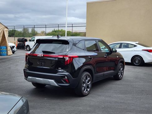 Used 2024 Kia Seltos LX AWD/4WD image 7