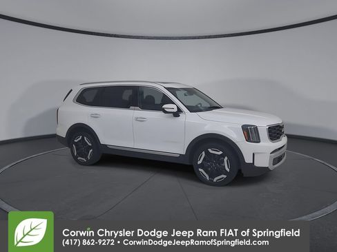 Used 2025 Kia Telluride S FWD image 2