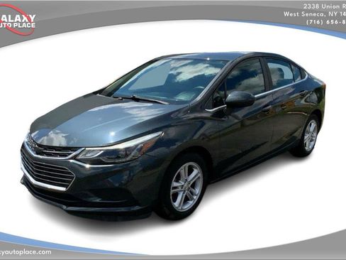 Used 2017 Chevrolet Cruze LT FWD image 1