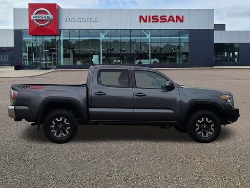 Used 2022 Toyota Tacoma TRD Off-Road AWD/4WD image 8