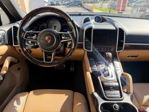 Used 2017 Porsche Cayenne S Platinum w/ Premium Package (PJW) image 11