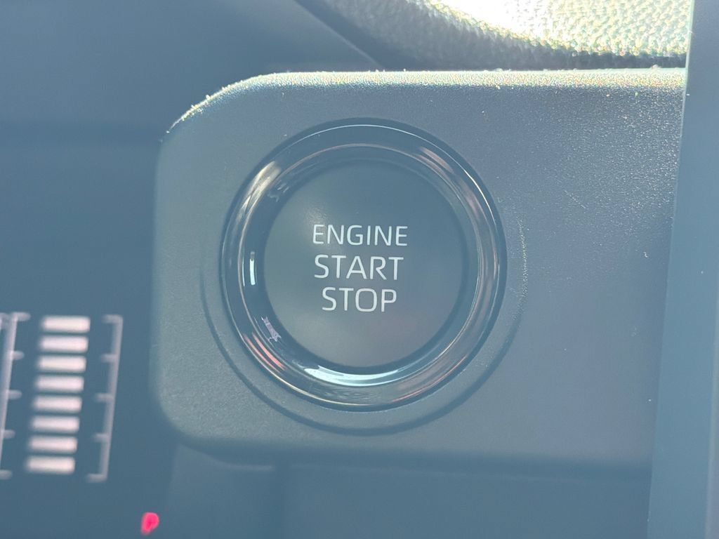 Used 2025 Toyota Tacoma SR AWD/4WD image 35