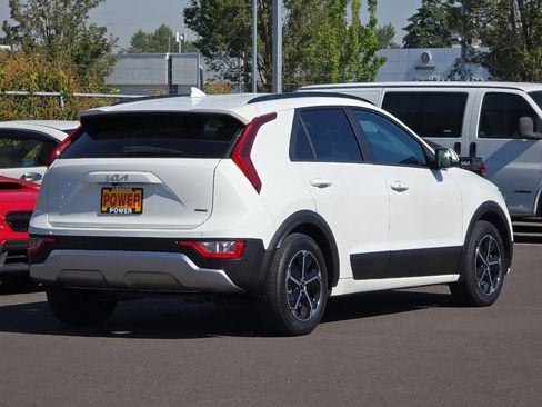 Used 2023 Kia Niro EX w/ EX Cold Weather Package FWD image 4