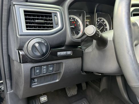 Used 2018 Nissan Titan SV w/ SV Convenience Package AWD/4WD image 27