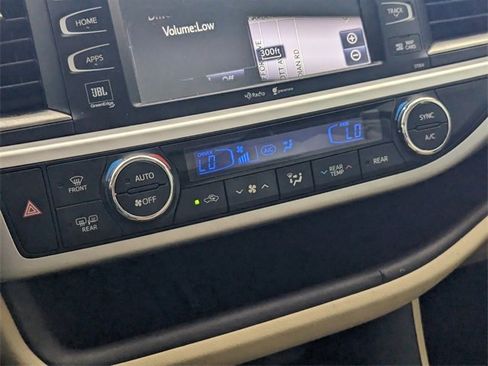 Used 2015 Toyota Highlander Limited image 23