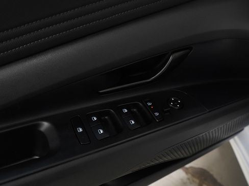 Certified 2025 Hyundai Elantra Sport w/ Cargo Package image 18