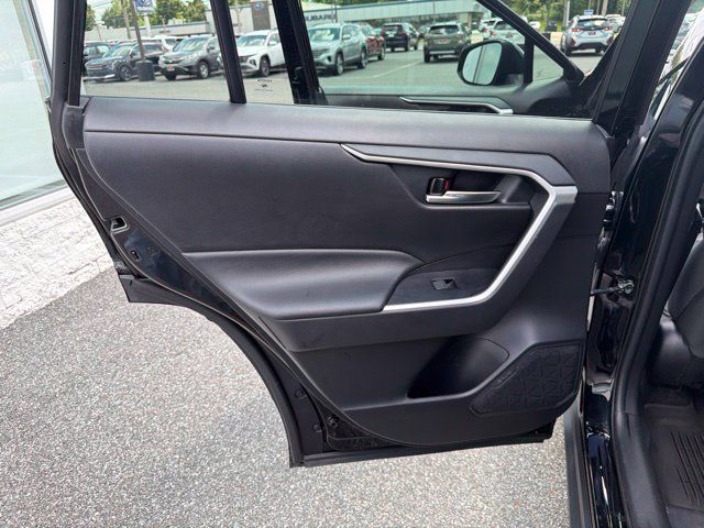 Used 2022 Toyota RAV4 XLE AWD/4WD image 14