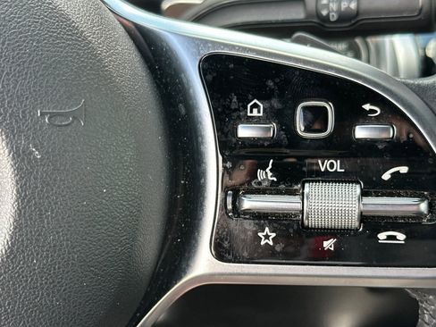 Used 2023 Mercedes-Benz GLB 250 4MATIC image 36