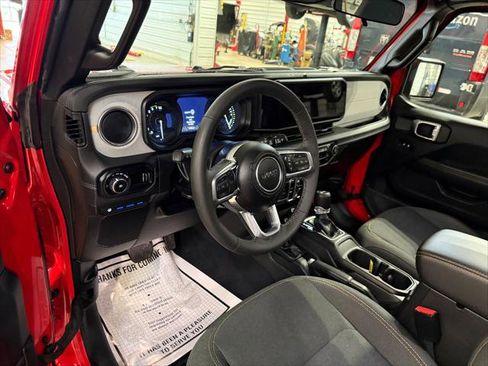 Certified 2025 Jeep Wrangler Unlimited Sahara AWD/4WD image 51