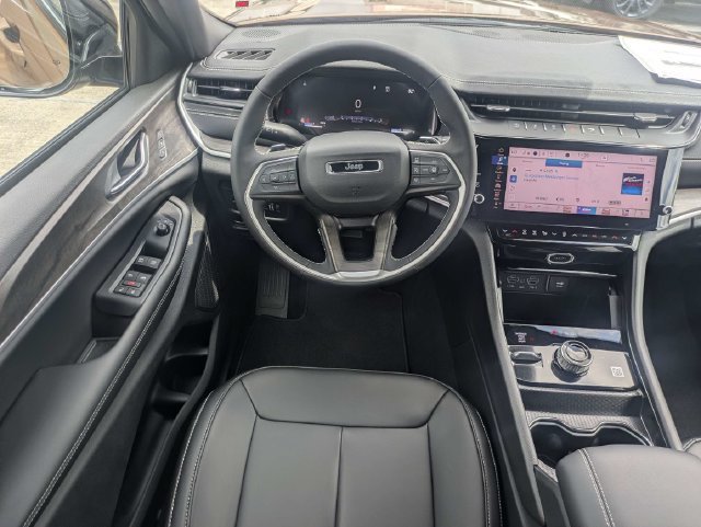 New 2026 Jeep Grand Cherokee Limited w/ Limited Altitude Package AWD/4WD image 18