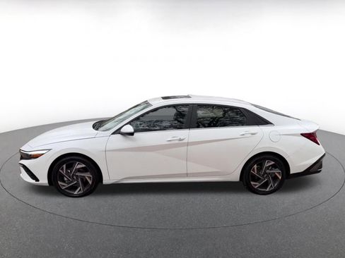 Used 2025 Hyundai Elantra SEL image 9