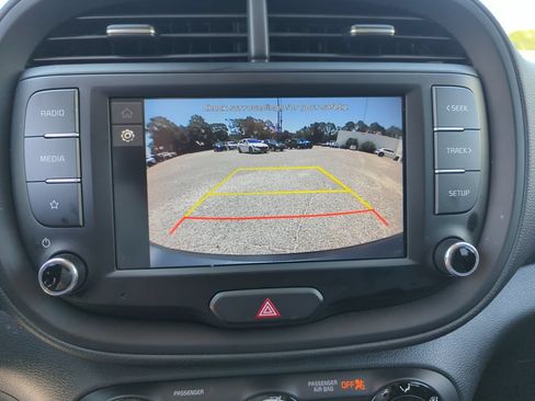 Used 2025 Kia Soul LX w/ LX Technology Package FWD image 26