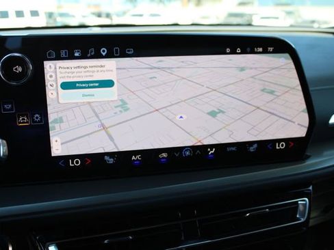 Used 2025 Chevrolet Traverse LT w/ Sun and Wheel Package image 21