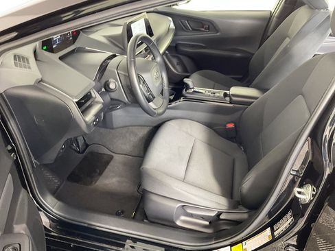 Used 2025 Toyota Prius LE AWD/4WD image 17