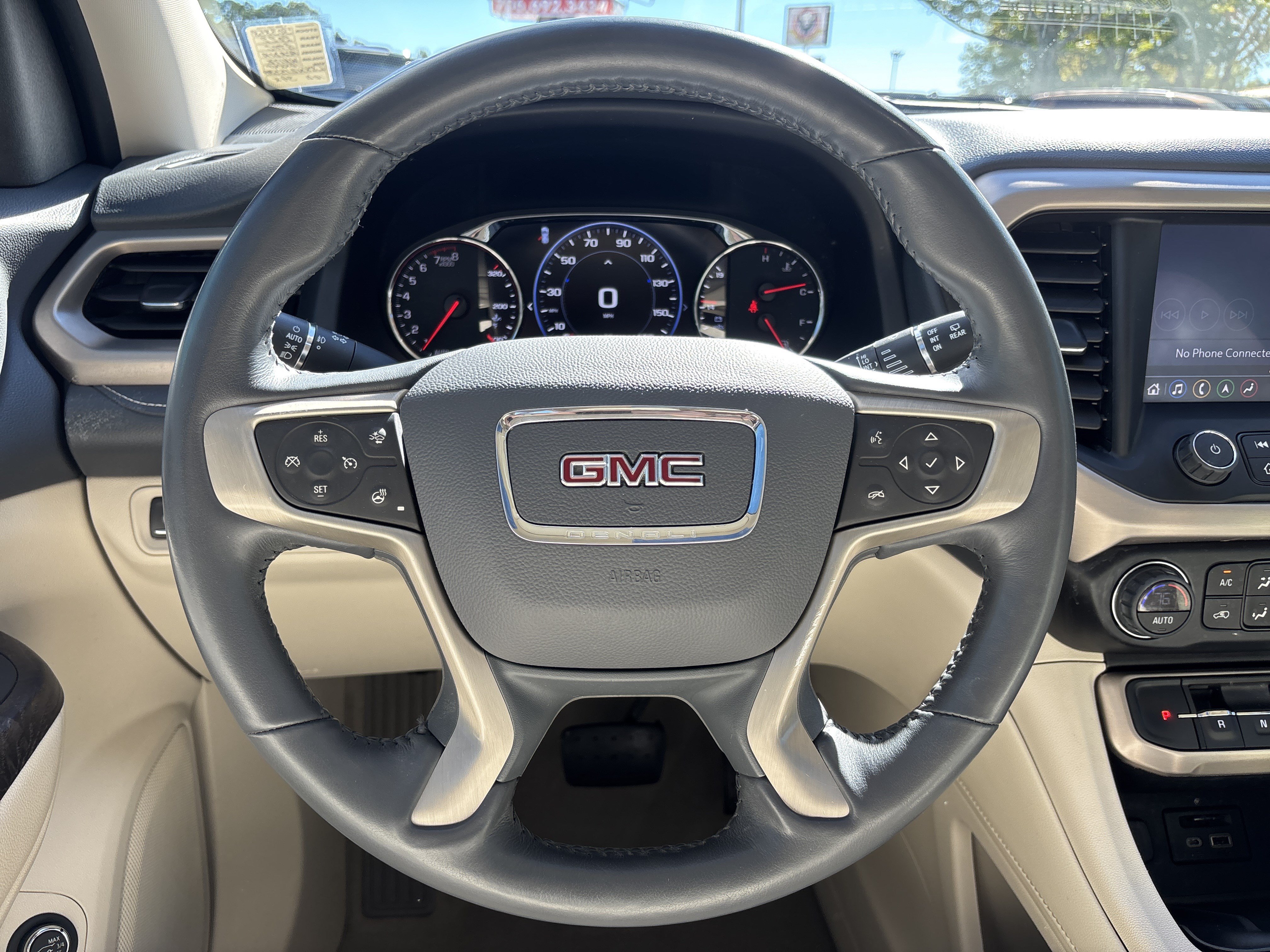 Used 2022 GMC Acadia Denali w/ Denali Ultimate Package FWD image 21