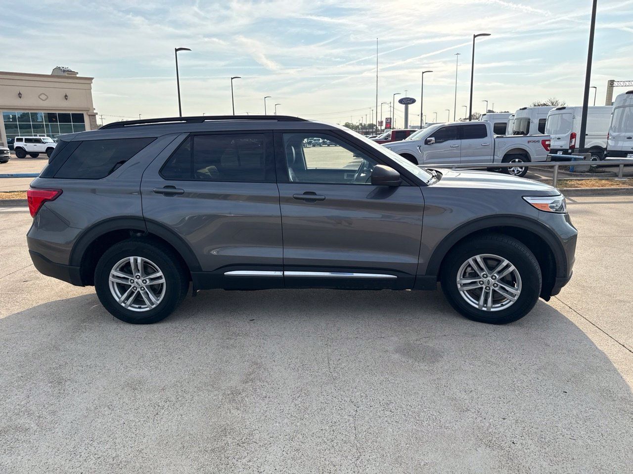 Used 2023 Ford Explorer XLT w/ Equipment Group 202A AWD/4WD image 18