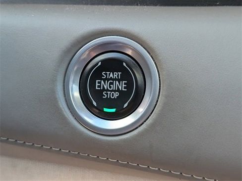 Used 2022 Cadillac Escalade ESV Premium Luxury Platinum image 16