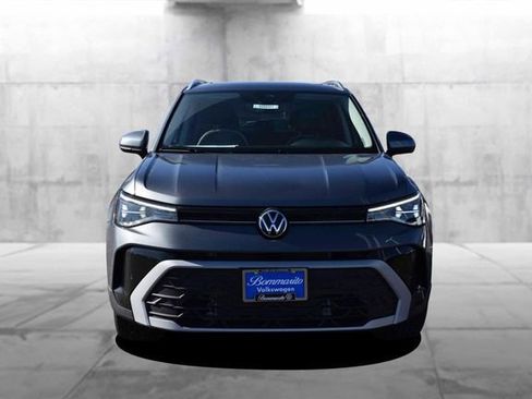 New 2025 Volkswagen Taos SE image 4