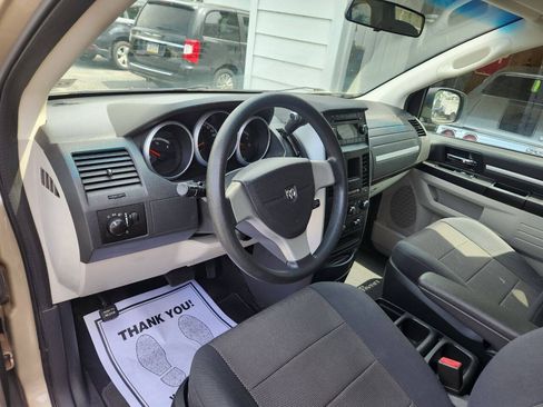 Used 2009 Dodge Grand Caravan SE w/ Climate Group FWD image 9