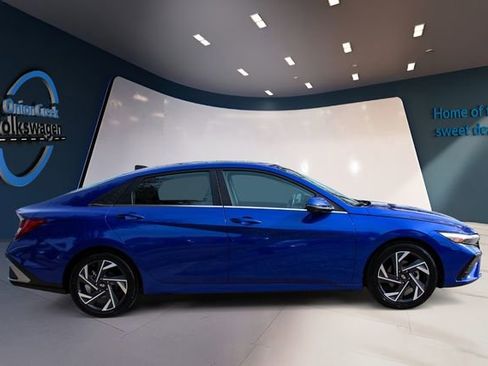 Used 2024 Hyundai Elantra Limited image 4