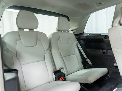 New 2026 Volvo XC90 B6 Ultra image 25